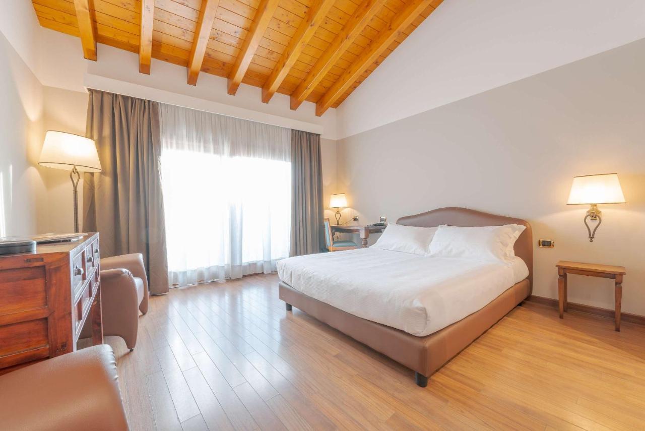 Image for Vacation between the lakes: 4 nights in Varese Lake and 3 green fee. Wellness and wine degustation included.